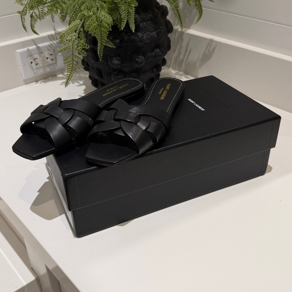 Saint Laurent Tribute. 37.5 includes box, Giftable❤️